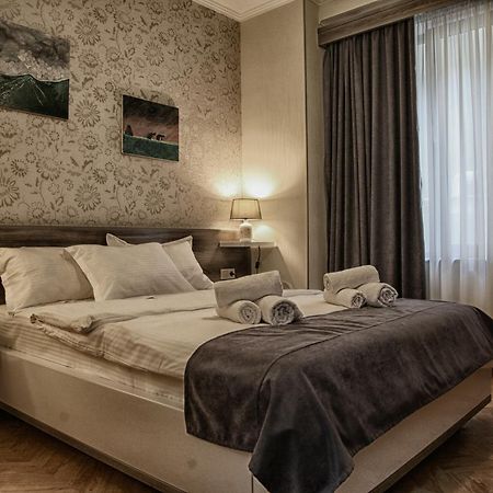 Hotel Four Brothers Tbilisi Exteriör bild