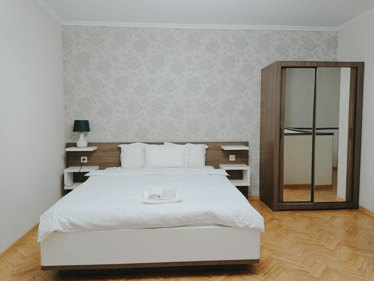 Hotel Four Brothers Tbilisi Exteriör bild
