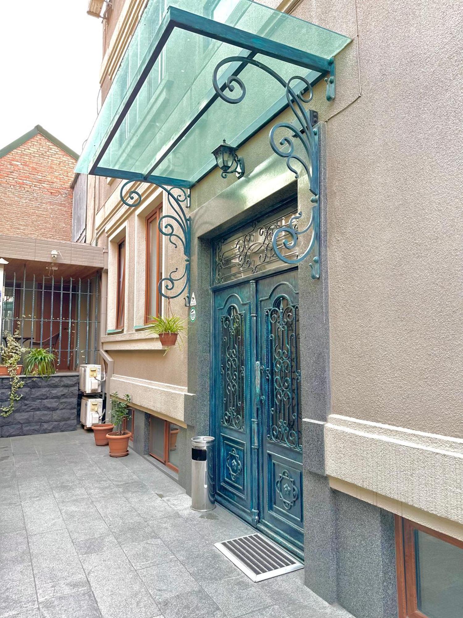 Hotel Four Brothers Tbilisi Exteriör bild