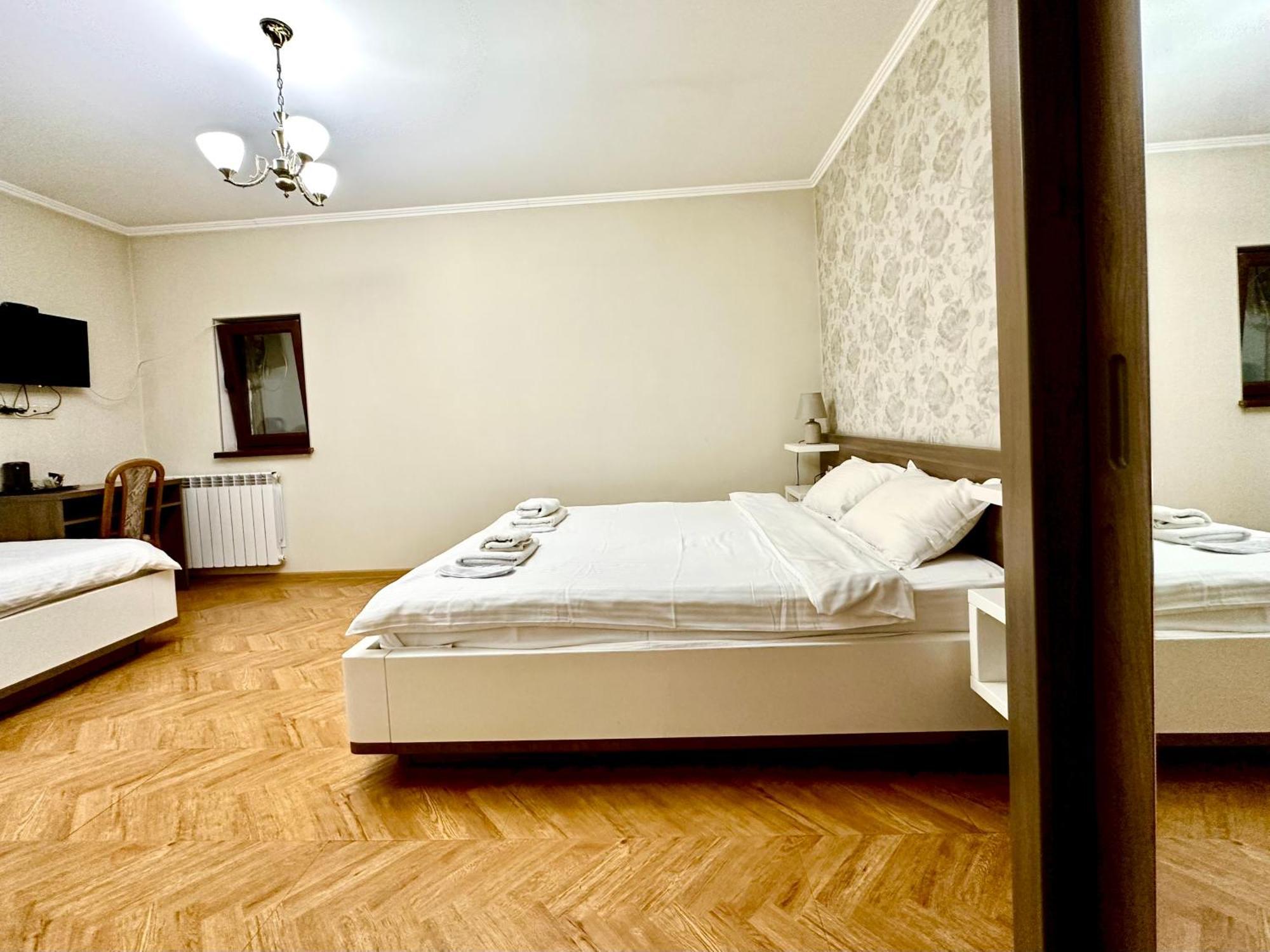 Hotel Four Brothers Tbilisi Exteriör bild