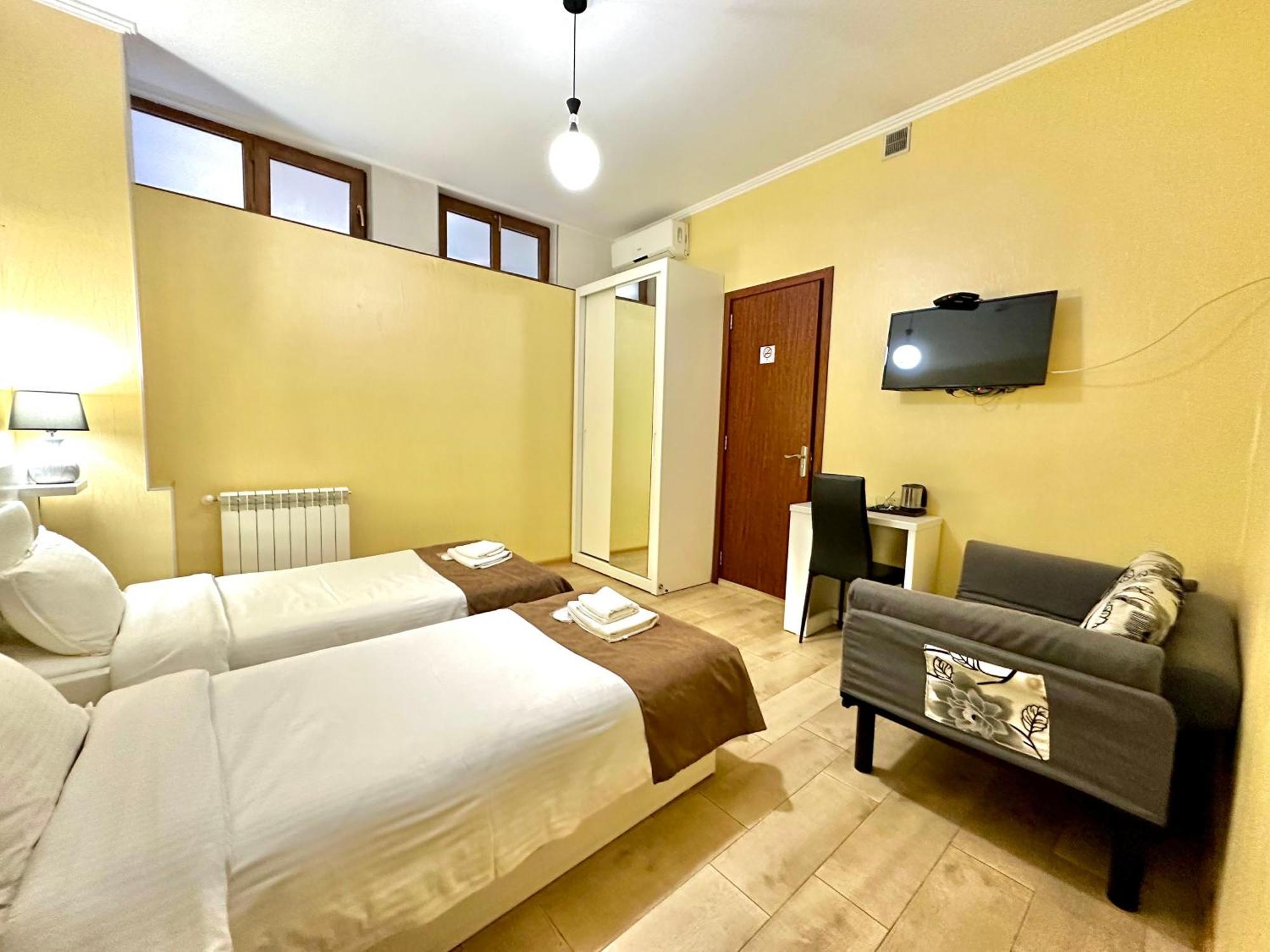 Hotel Four Brothers Tbilisi Exteriör bild
