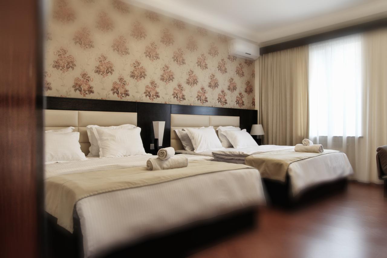 Hotel Four Brothers Tbilisi Exteriör bild