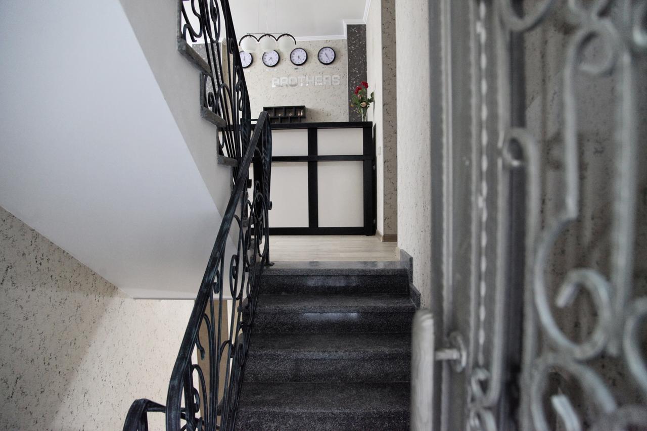 Hotel Four Brothers Tbilisi Exteriör bild