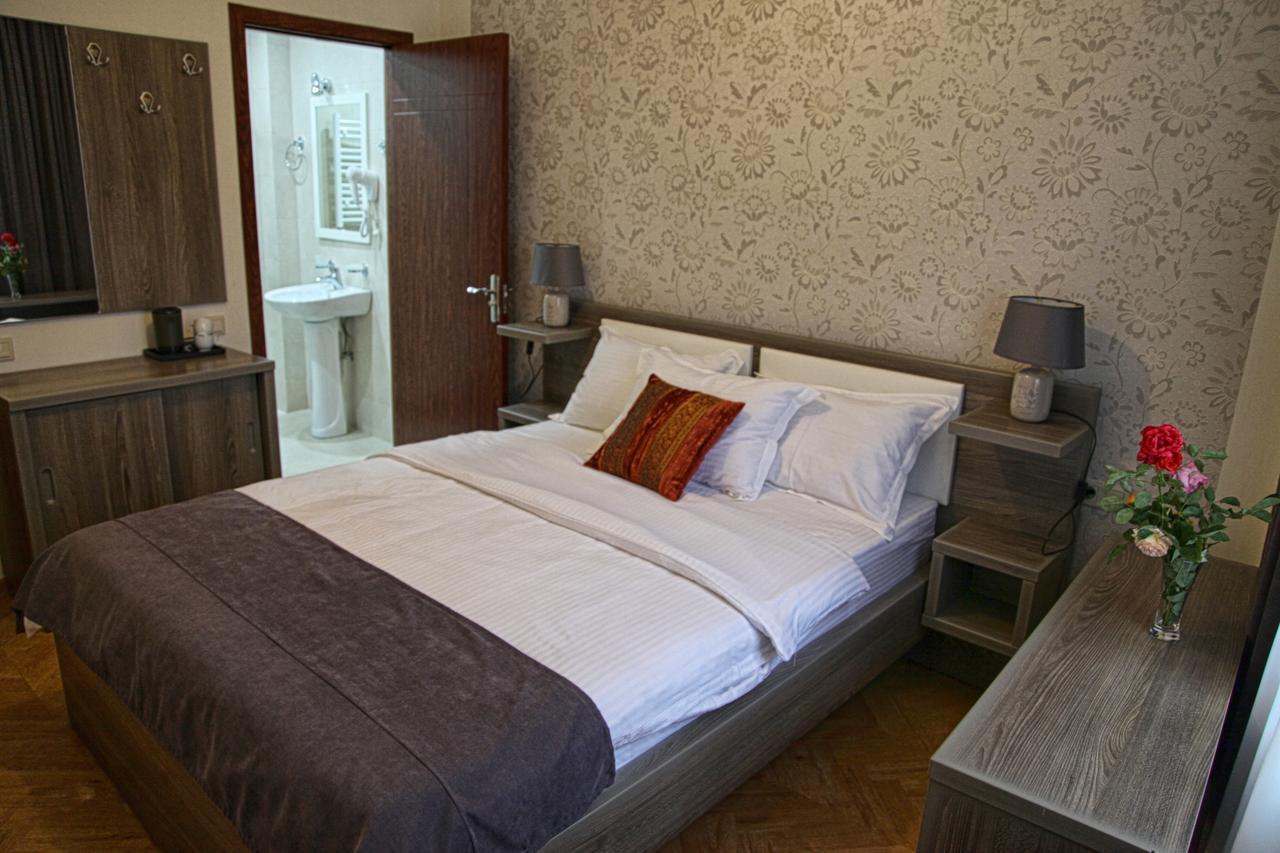 Hotel Four Brothers Tbilisi Exteriör bild