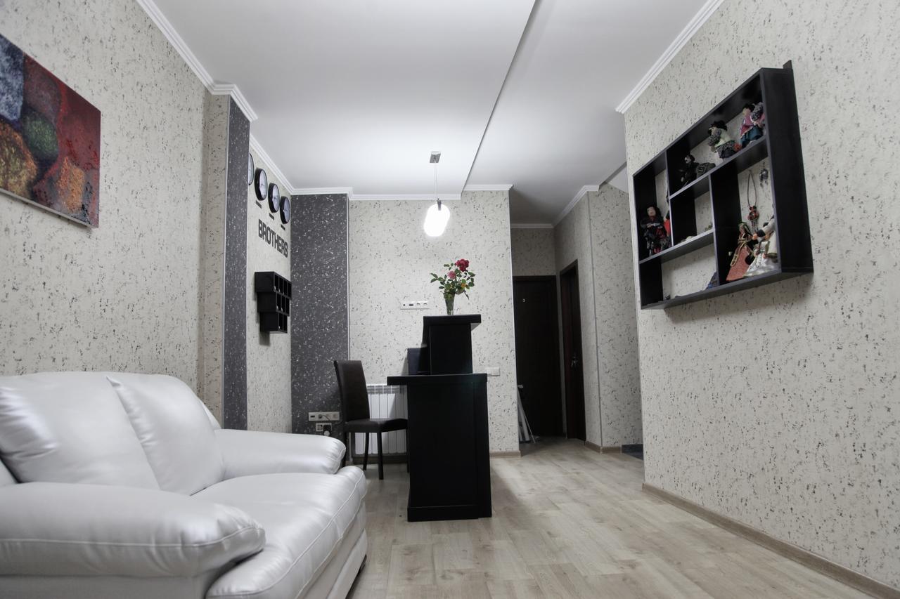 Hotel Four Brothers Tbilisi Exteriör bild