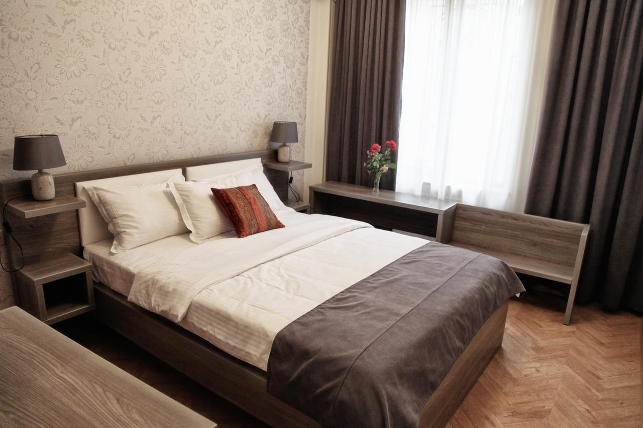Hotel Four Brothers Tbilisi Exteriör bild