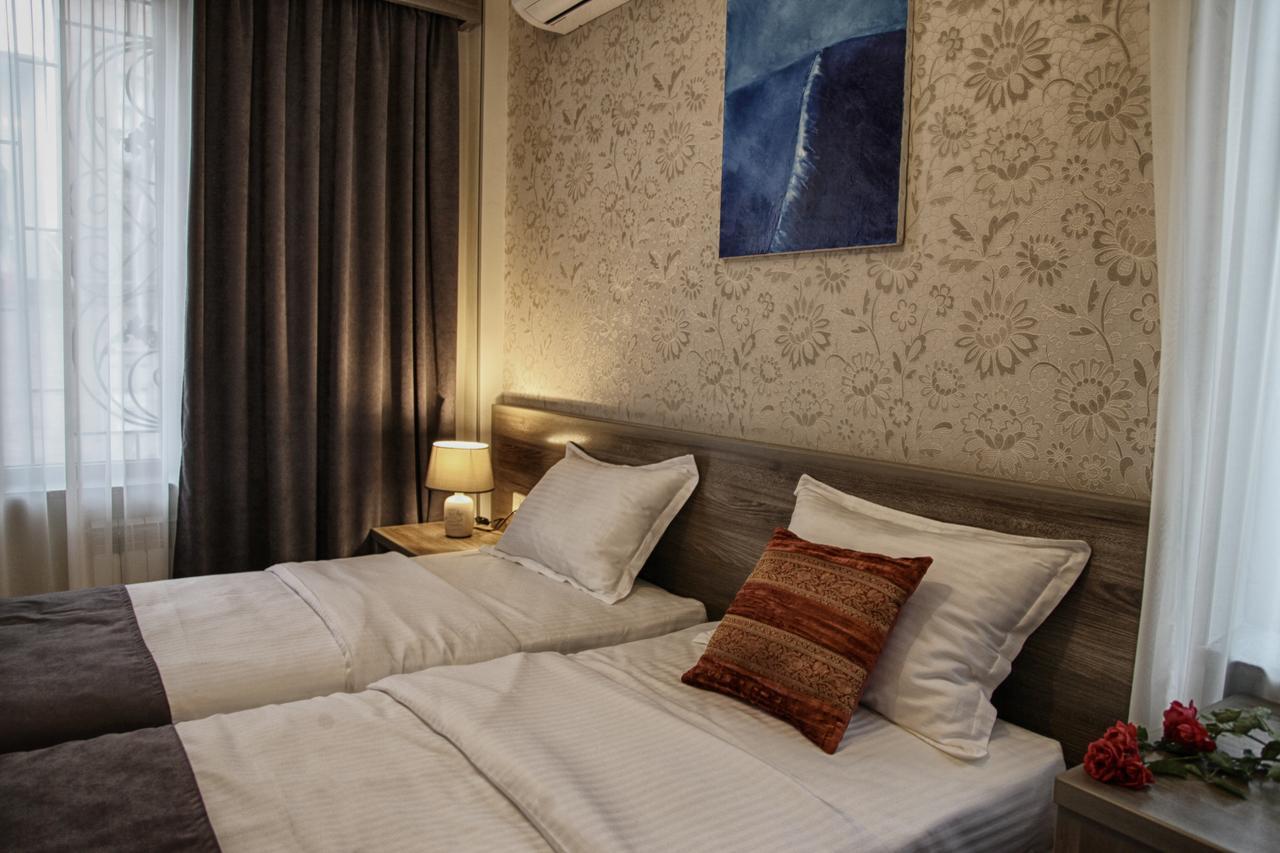 Hotel Four Brothers Tbilisi Exteriör bild