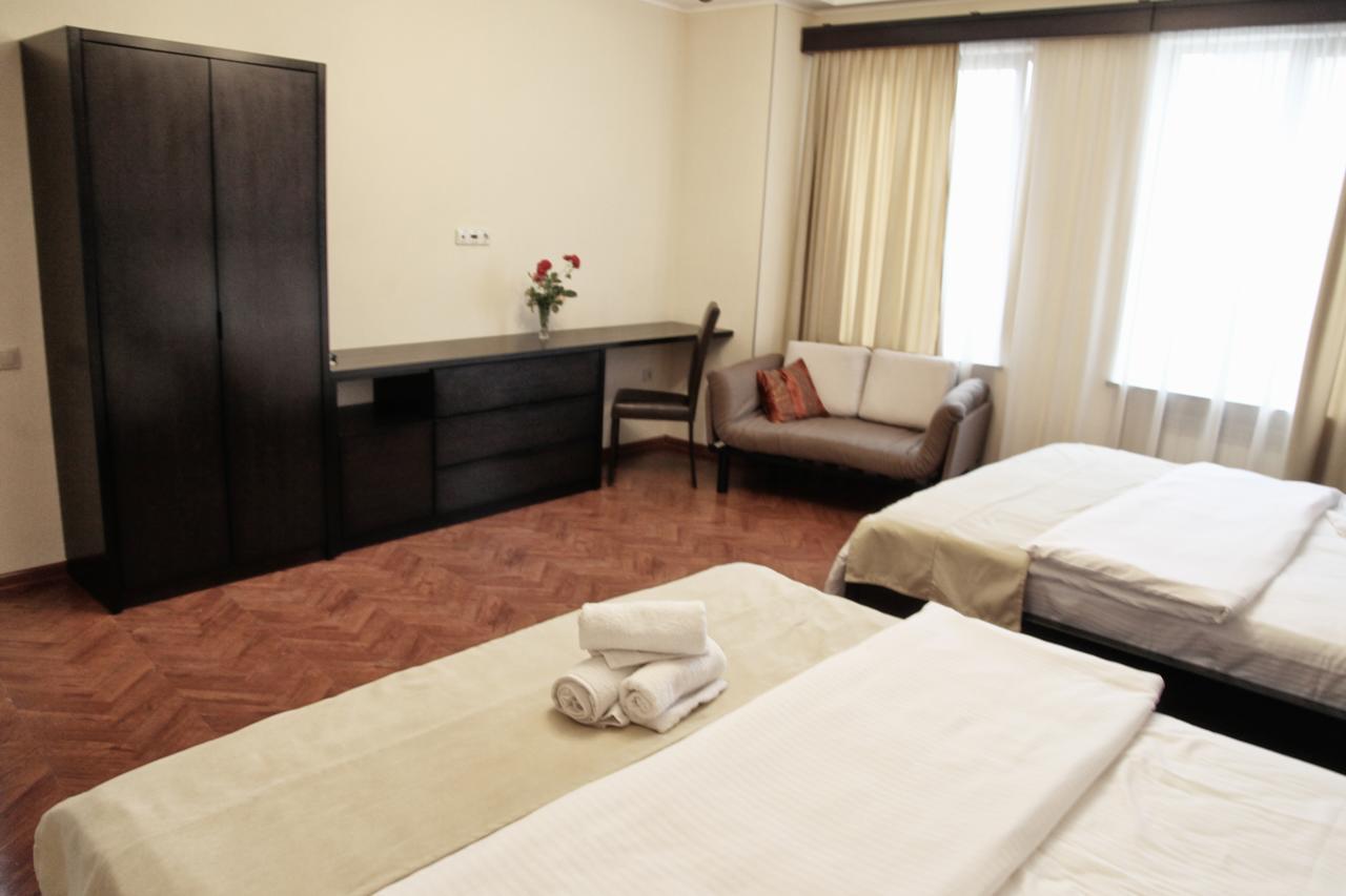 Hotel Four Brothers Tbilisi Exteriör bild