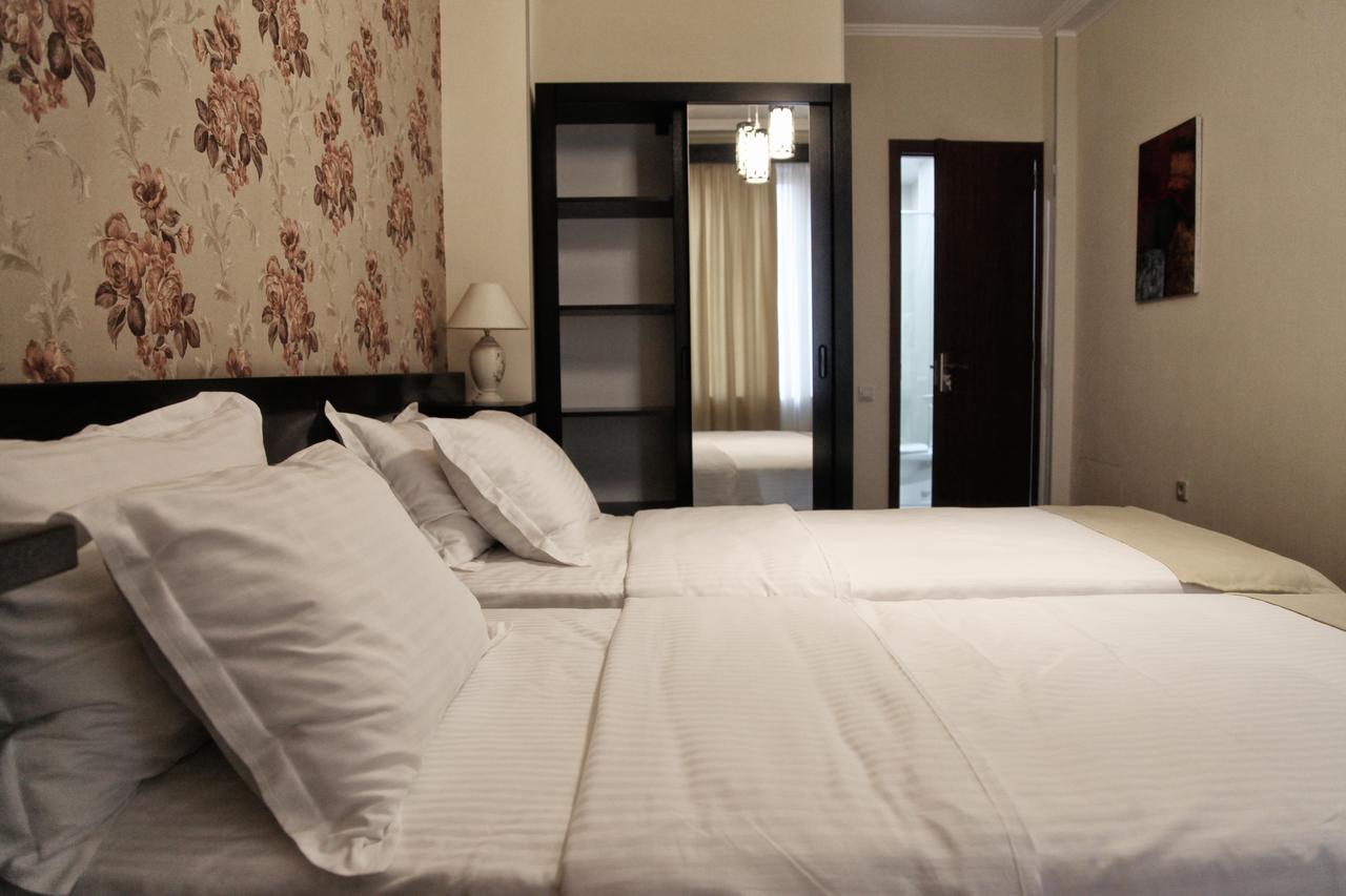 Hotel Four Brothers Tbilisi Exteriör bild