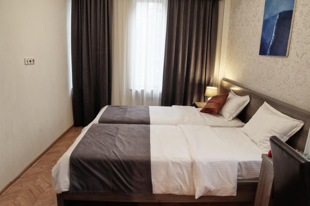 Hotel Four Brothers Tbilisi Exteriör bild