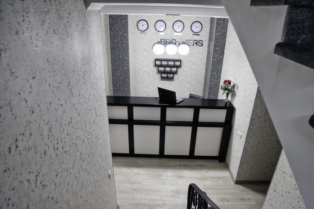 Hotel Four Brothers Tbilisi Exteriör bild