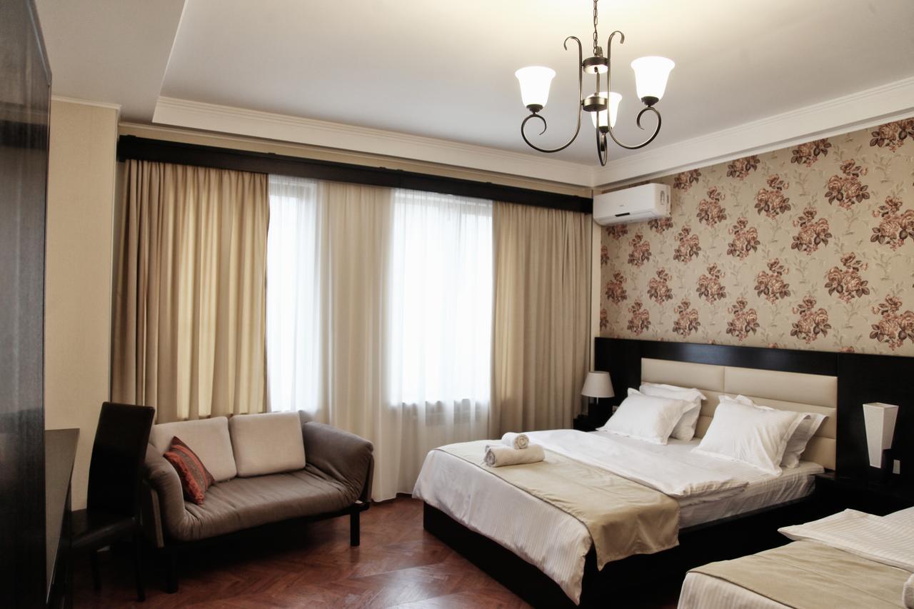 Hotel Four Brothers Tbilisi Exteriör bild