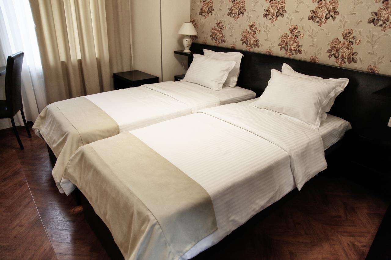Hotel Four Brothers Tbilisi Exteriör bild
